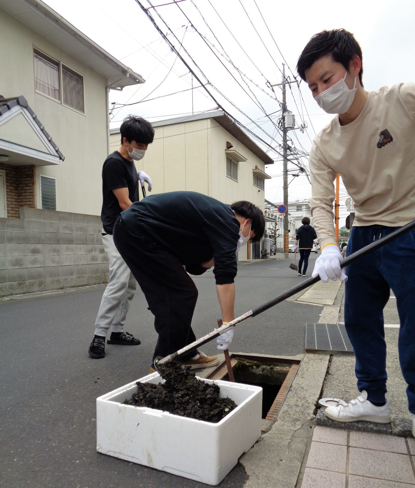 清掃活動を実施しました。